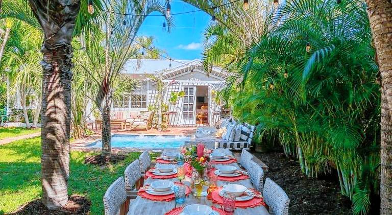 Ample villa with hot tub & pool | Pet-friendly — photo 4