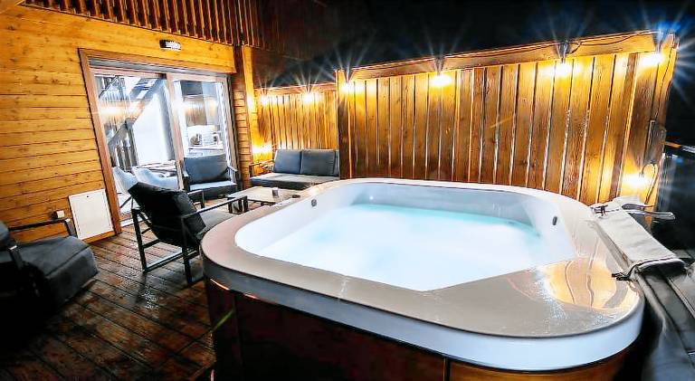 Holiday apartment with pool & jacuzzi | Next to the ski | Pets allowed — photo 4