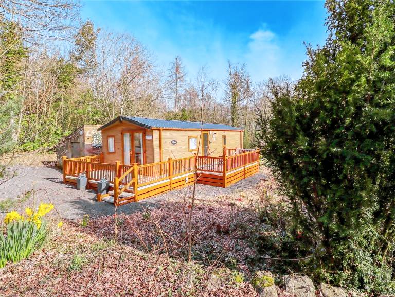 Family-friendly cottage with yard | Pets allowed in Belford