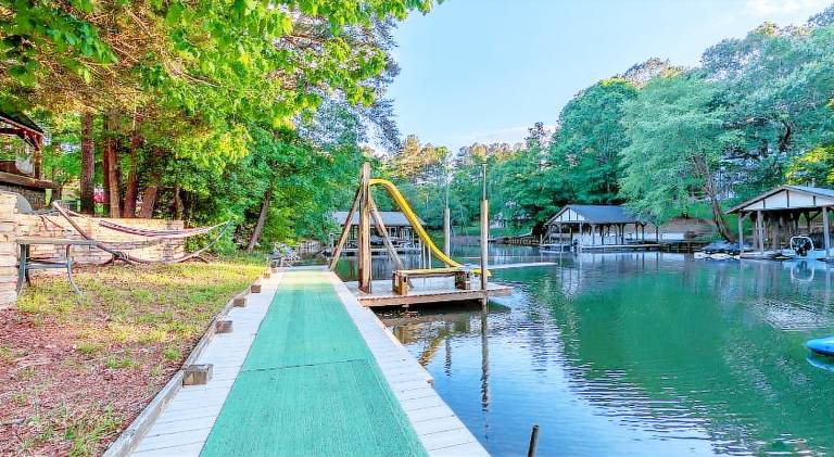 Lake Front Bed & Breakfast with Boat Ramp in Hickory, NC