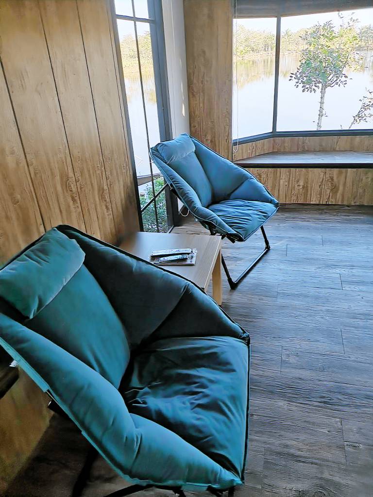 House with garden | Water view — photo 3