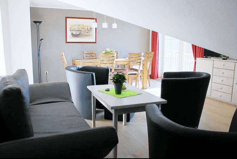 Ferienwohnung "Orther Hafenblick" – Komfortabler Meerblick und familienfreundliche Ausstattung — photo 3