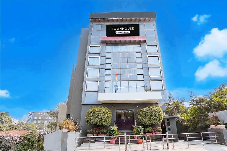 Townhouse Singapore Mall Formerly Hotel Sunshine