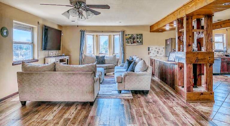 House with pool & jacuzzi | Pet-friendly — photo 3