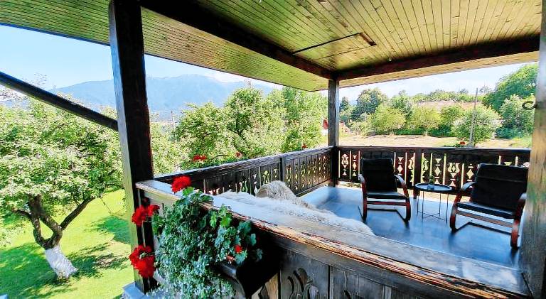 House with hot tub — photo 4