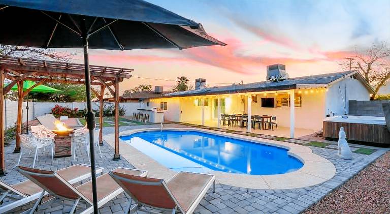 House with pool — photo 3