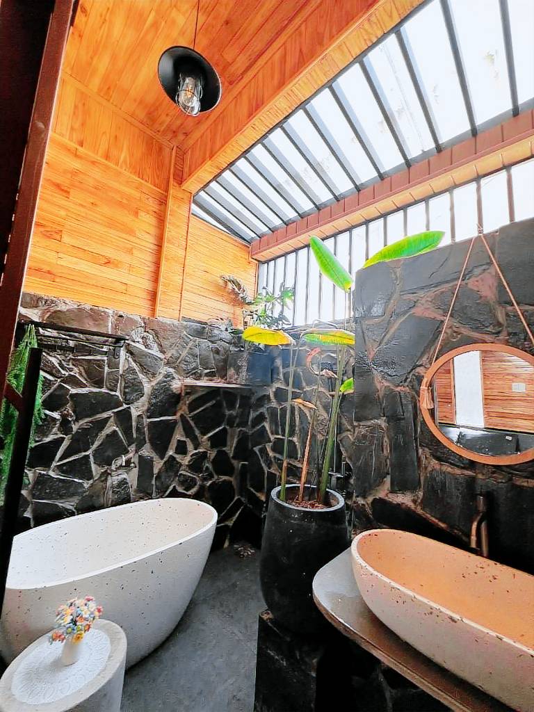 Rental apartment with hot tub, barbeque & yard | Suitable for remote work | Pet-friendly — photo 2