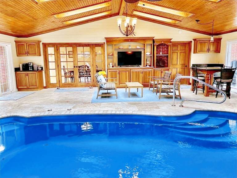 House  Connersville
