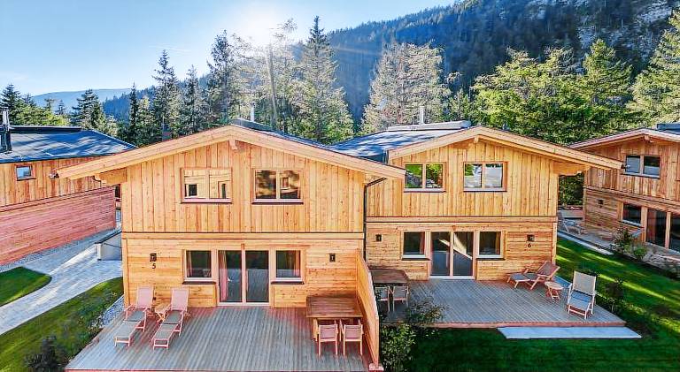 Chalet with yard, terrace & sauna | Pet-friendly — photo 4