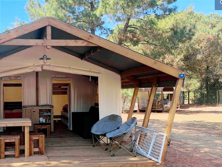 Bungalow with patio & heated pool — photo 4