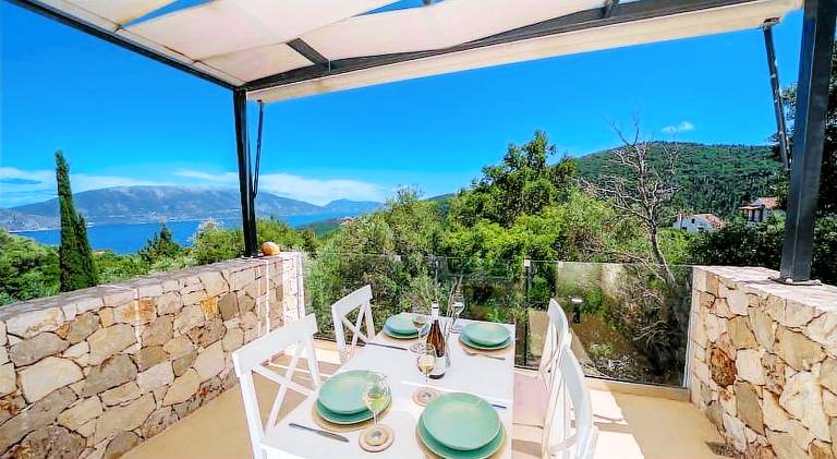 Villa with private pool, BBQ & yard — photo 5