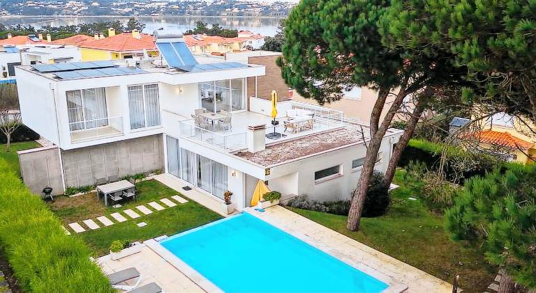 Fully equipped ample villa with patio, yard & grill | Pets are welcome — photo 3