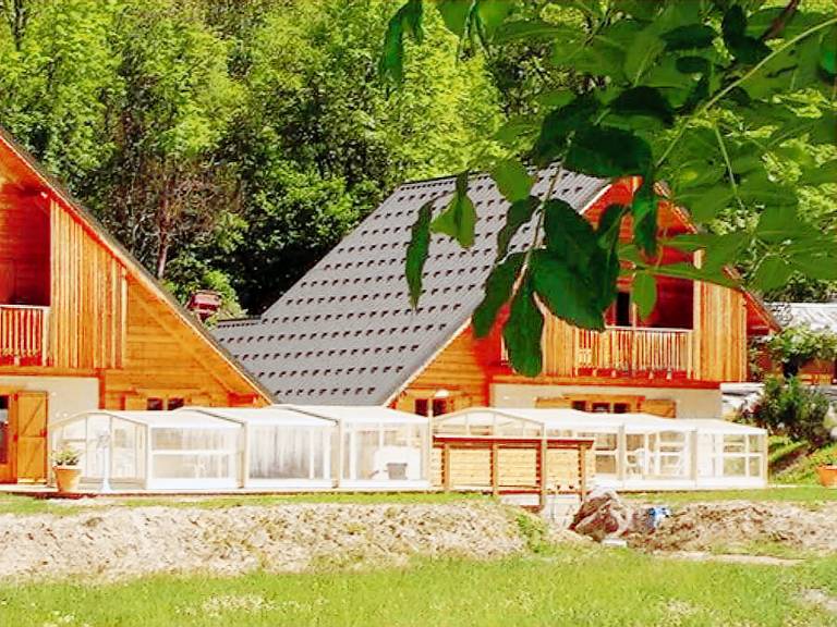 Chalet with private pool — photo 4