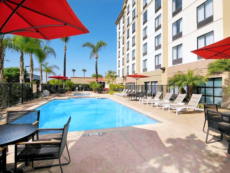 Hampton Inn & Suites Anaheim Garden Grove — photo 2