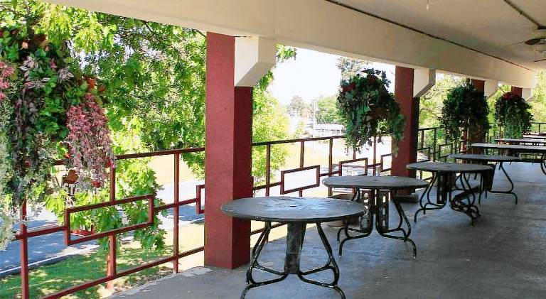 Passion Play Road Inn - Formerly Statue Road Inn — photo 5