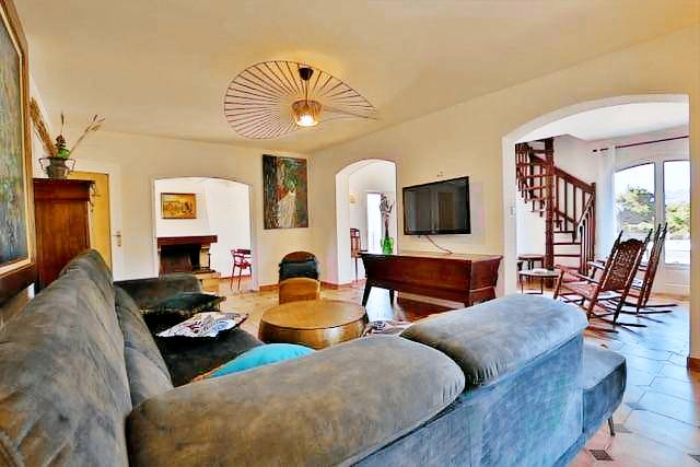 Charming villa with hot tub & pool | Dogs allowed — photo 2