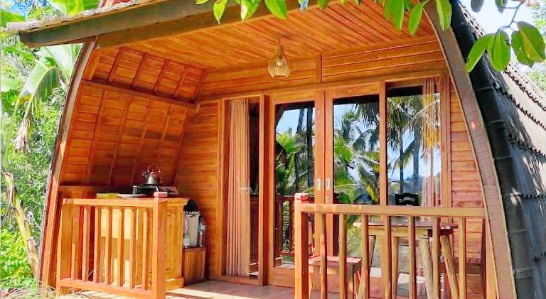 Lodge with yard & terrace — photo 3