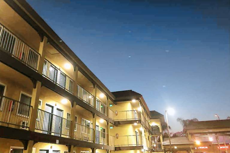 Simply Home Inn & Suites