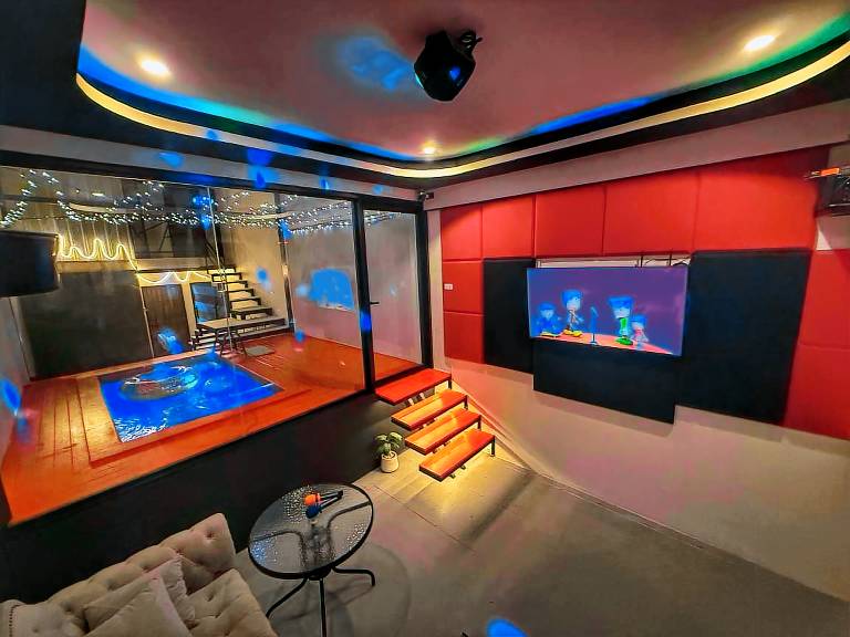 Villa with pool & barbecue | Next to the beach | Pets allowed in Chonburi