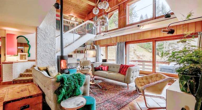 Chalet with hot tub — photo 3