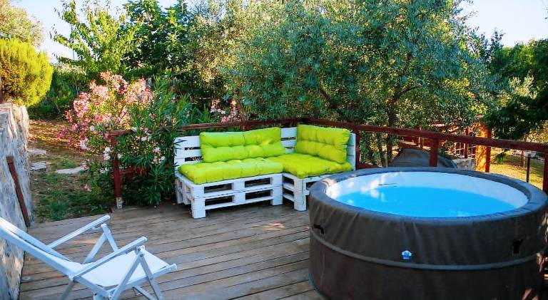 Vacation home with hot tub — photo 3