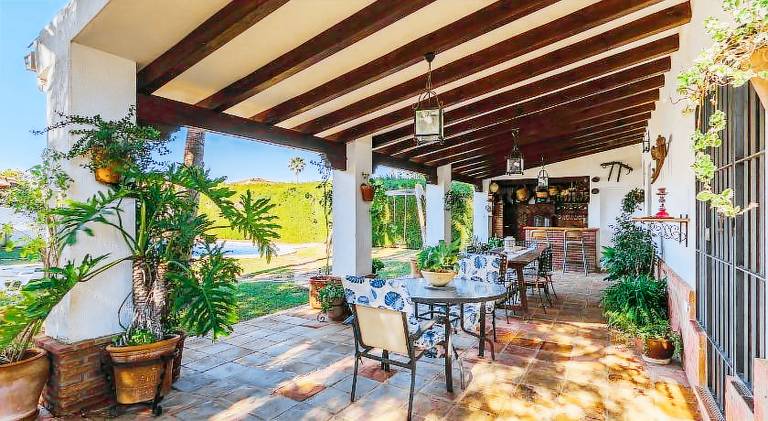 Vacation home with terrace, private pool & garden — photo 4