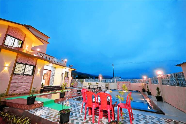 Villa with yard, barbeque & pool | Dogs allowed — photo 5