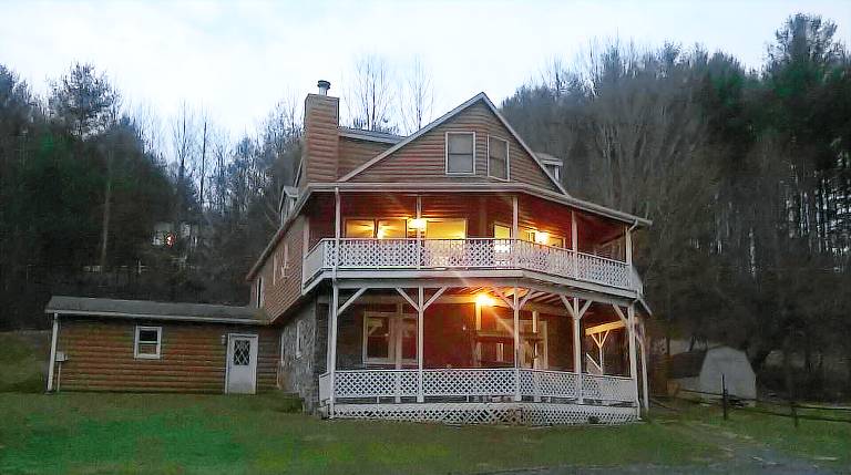 House  Chestnut Hill
