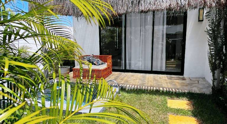 Villa with pool & hot tub — photo 4