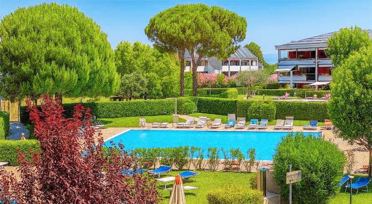 Holiday apartment with pool | Beach nearby | Pets allowed in Pozzolengo