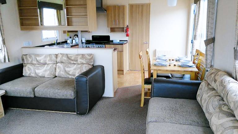 Caravan - Sleeps 6 - Sea Views - Dog Friendly — photo 5