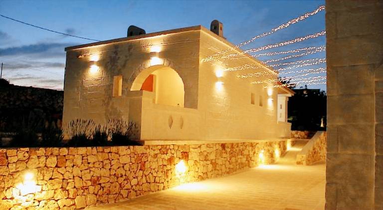 Villa with hot tub & pool — photo 4