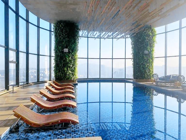 House with yard & pool | Water view | Perfect for remote work | Pets allowed — photo 3