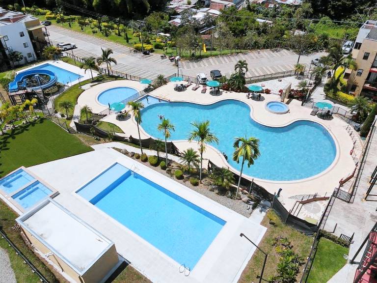 Rental apartment with jacuzzi & pool — photo 4