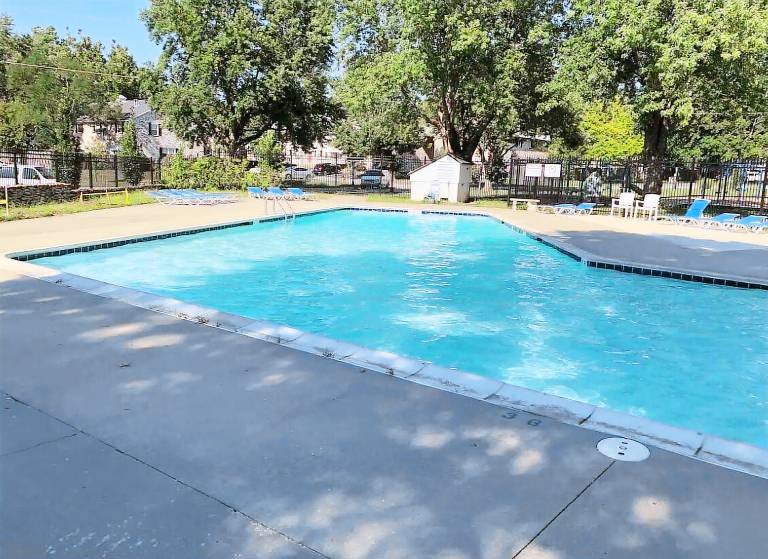 Condo  Elmhurst