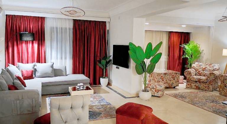 شقة فاخرة بالمهندسين in Giza
