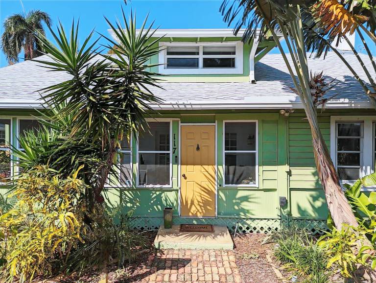 Cottage Lake Worth