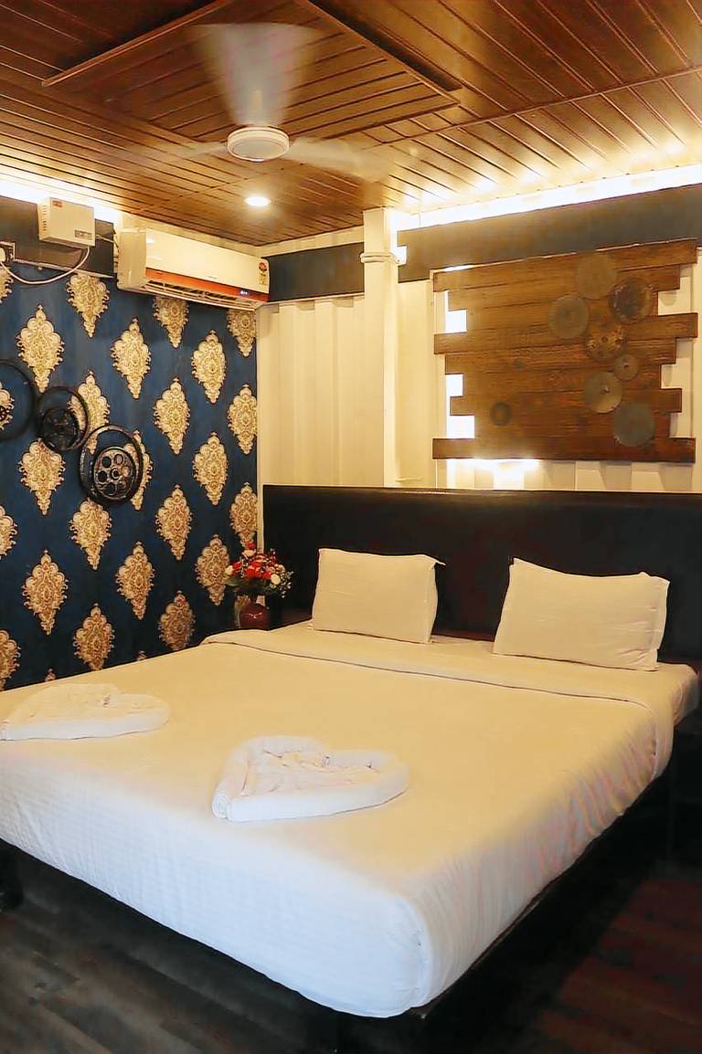 DA BEACH BOX PUB & RESORT — photo 2