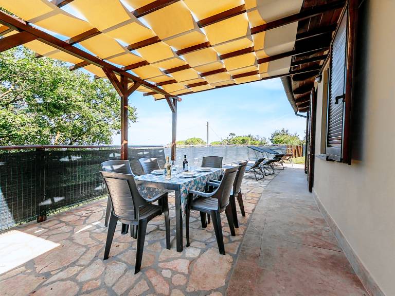 Vacation home with hot tub, private pool & yard | Sea view — photo 4