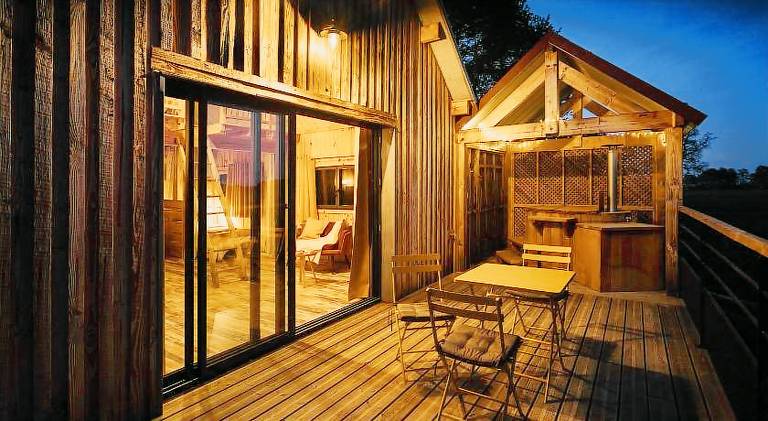 Nice lodge with hot tub & patio | Pets are welcome — photo 3