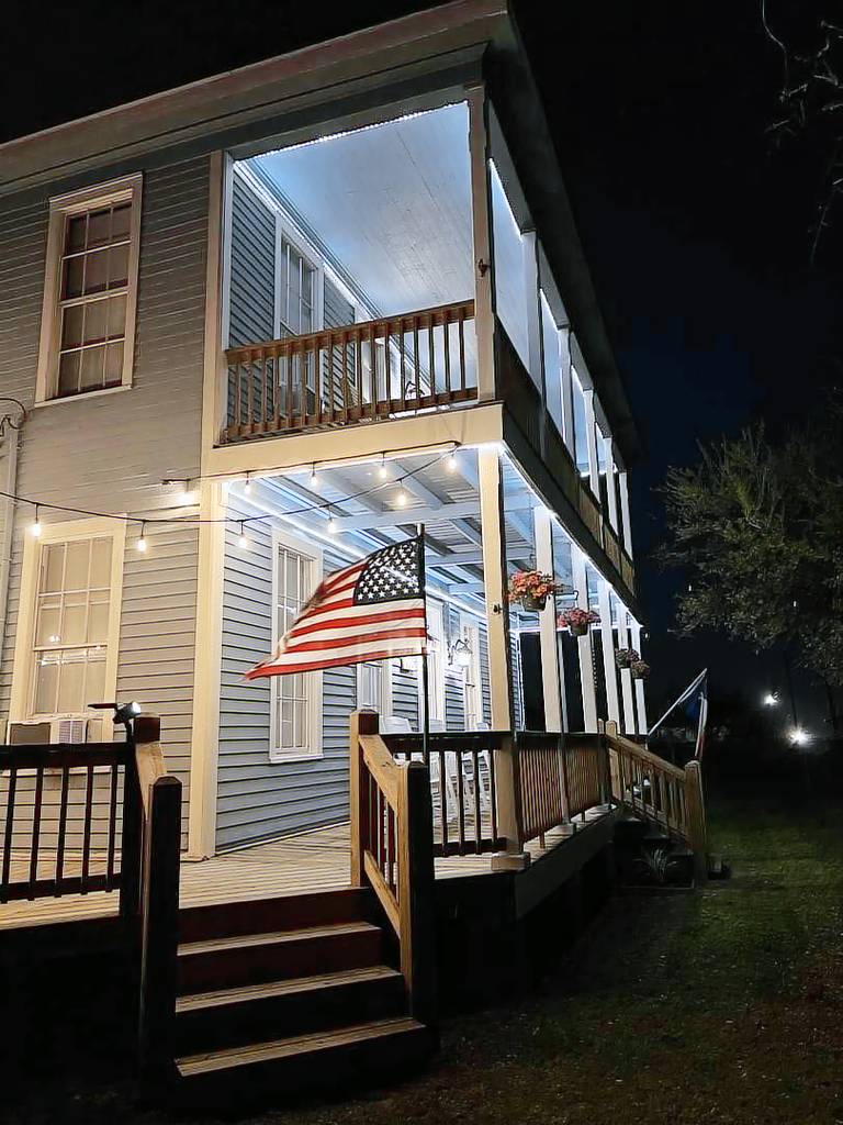 Vacation home with BBQ & yard — photo 2