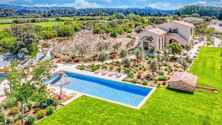 Family-friendly villa with garden, private pool & patio | Pet-friendly in Maussane-les-Alpilles