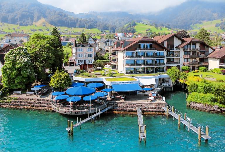 Hotel Nidwaldnerhof directly on the lake, Swiss Quality in Ennetbuergen