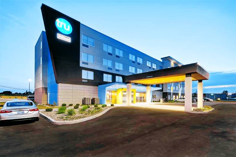 Tru by Hilton Fort Wayne North — photo 2
