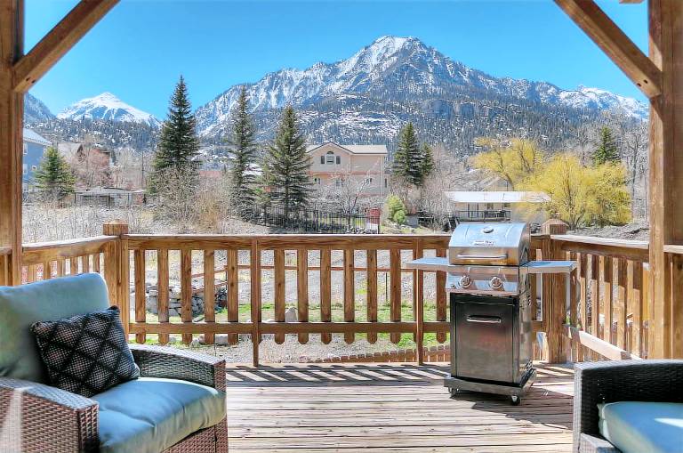 Large Deck Views Prime Location Next to Fellin Park Ouray Hot Springs — photo 3