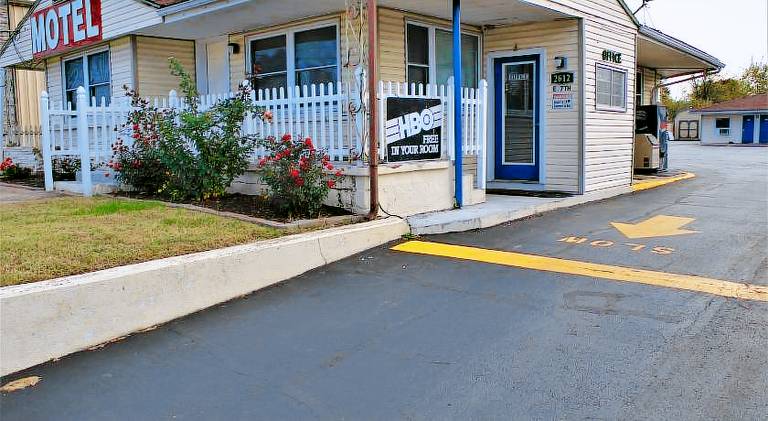 Plaza Motel — photo 4