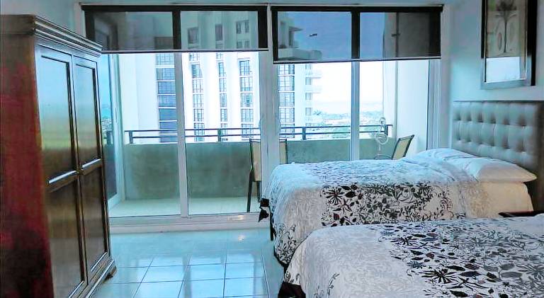 House | Close to the beach | Pets are welcome in Miami Beach, FL