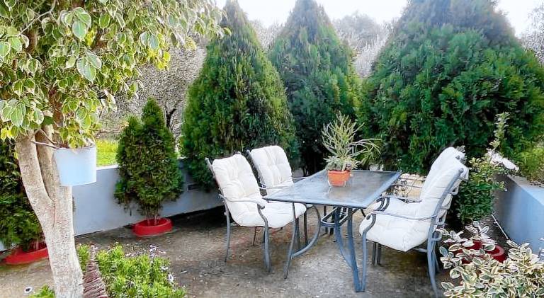 Rental apartment with barbeque, terrace & yard in Kissamos
