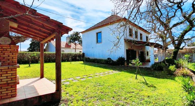 Fully equipped house with garden, private pool & barbeque | Suitable for remote work | Dogs allowed in Leiria