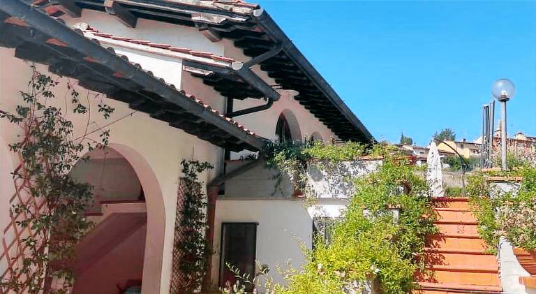 Family-friendly charming rental apartment with patio, pool & barbeque | Pets are welcome — photo 3